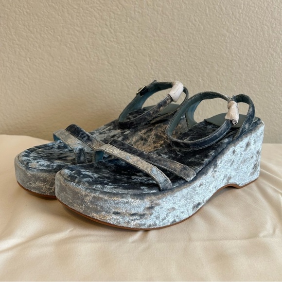 Jeffery Campbell Women’s Activate Blue Crushed Velvet Platform Sandal, Size 9 - Picture 1 of 9